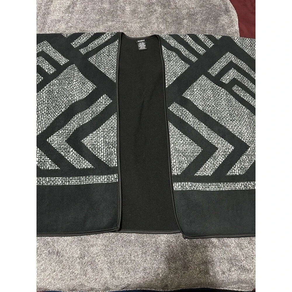 Ike Behar Shawl Cape Poncho Women’s OS Blanket Sweater Cardigan - Picture 4 of 8